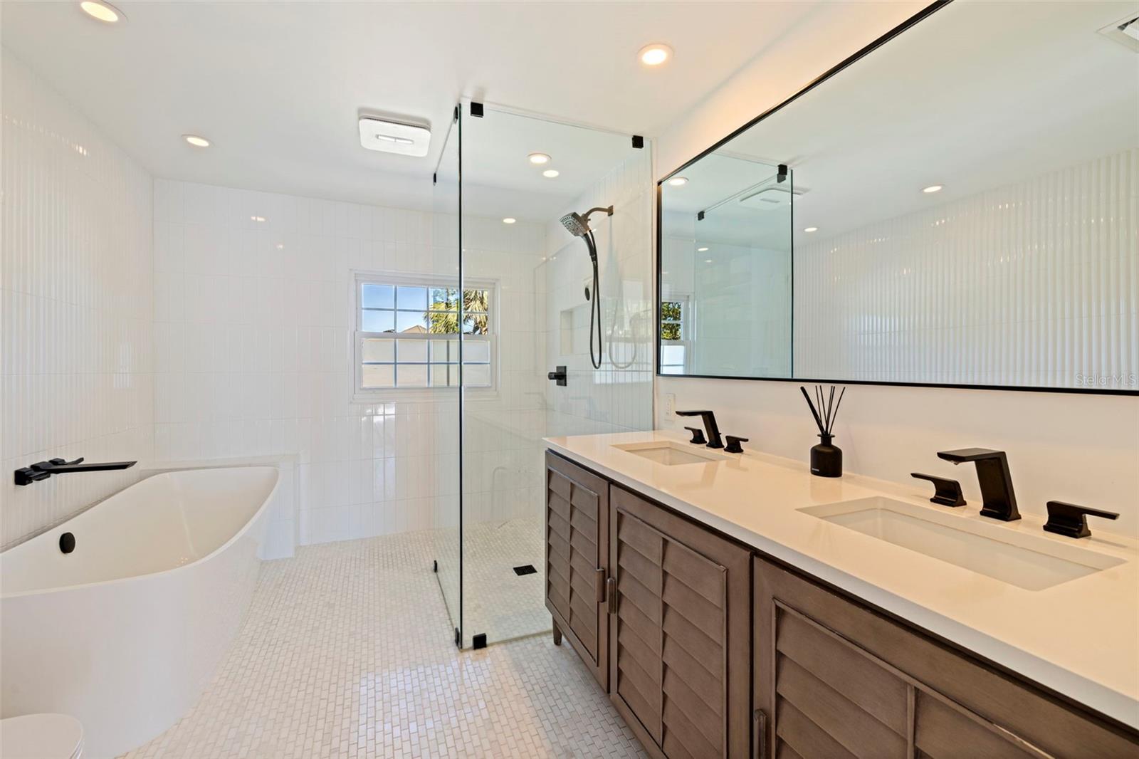 BAY COLONY ESTATES - Residential