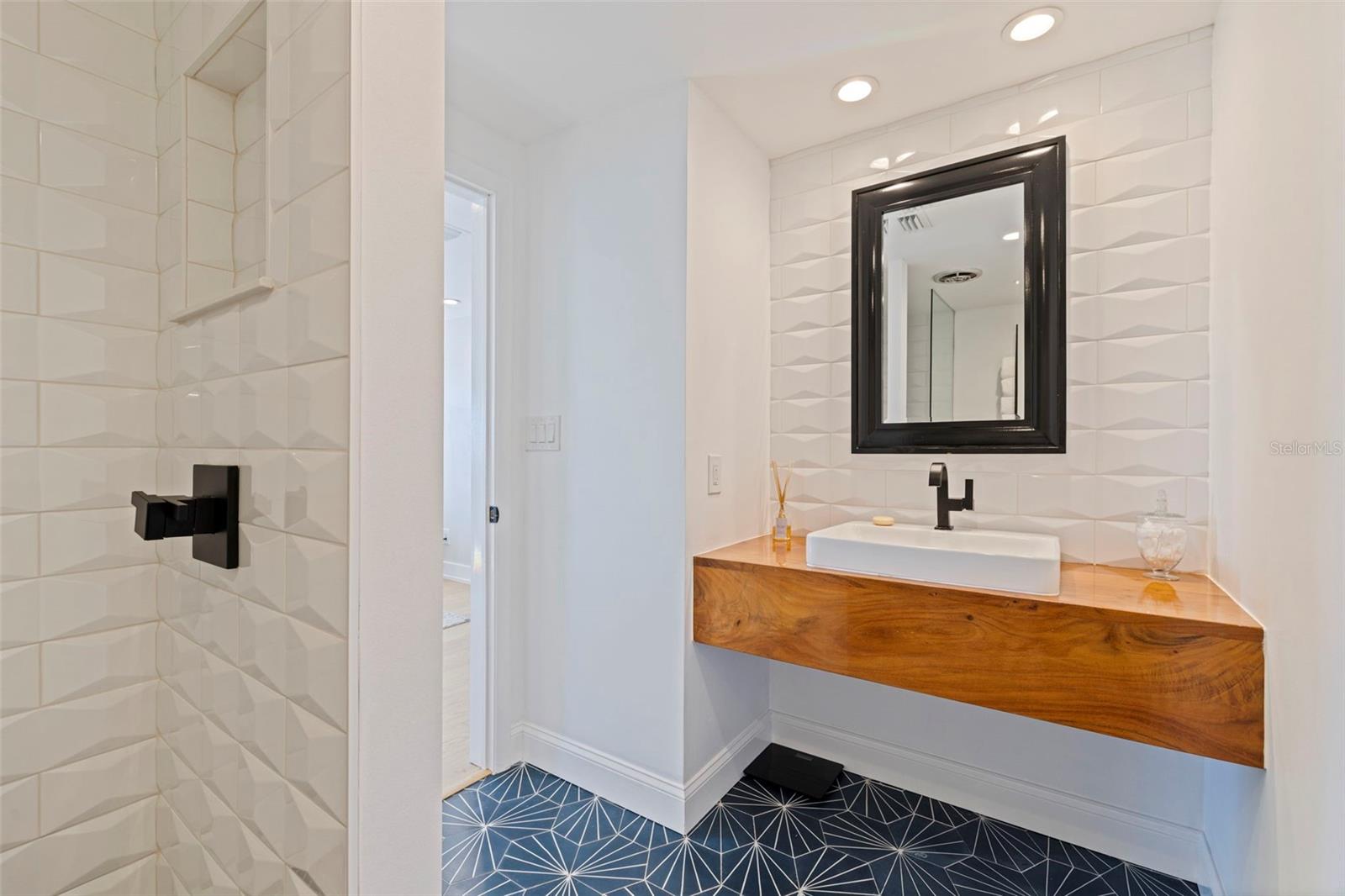 BAY COLONY ESTATES - Residential