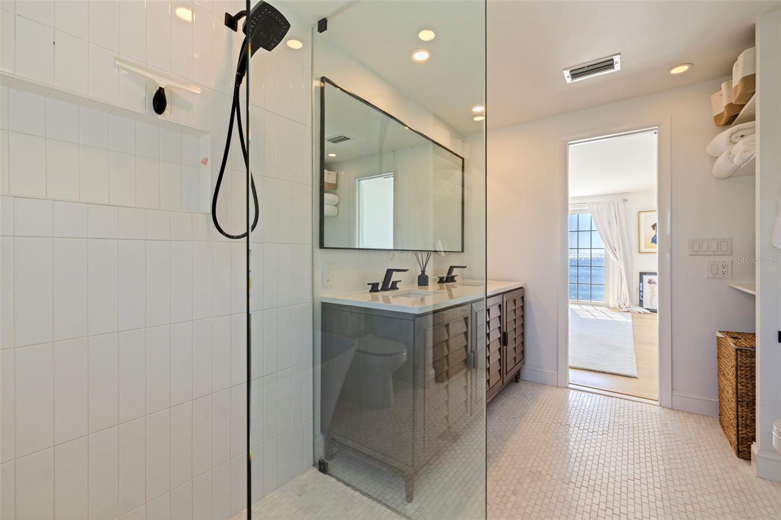 BAY COLONY ESTATES - Residential