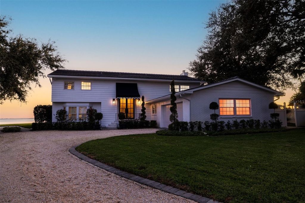 Photo of 218 Colony Point Road S, St Petersburg, FL 33705 (MLS # TB8468622)