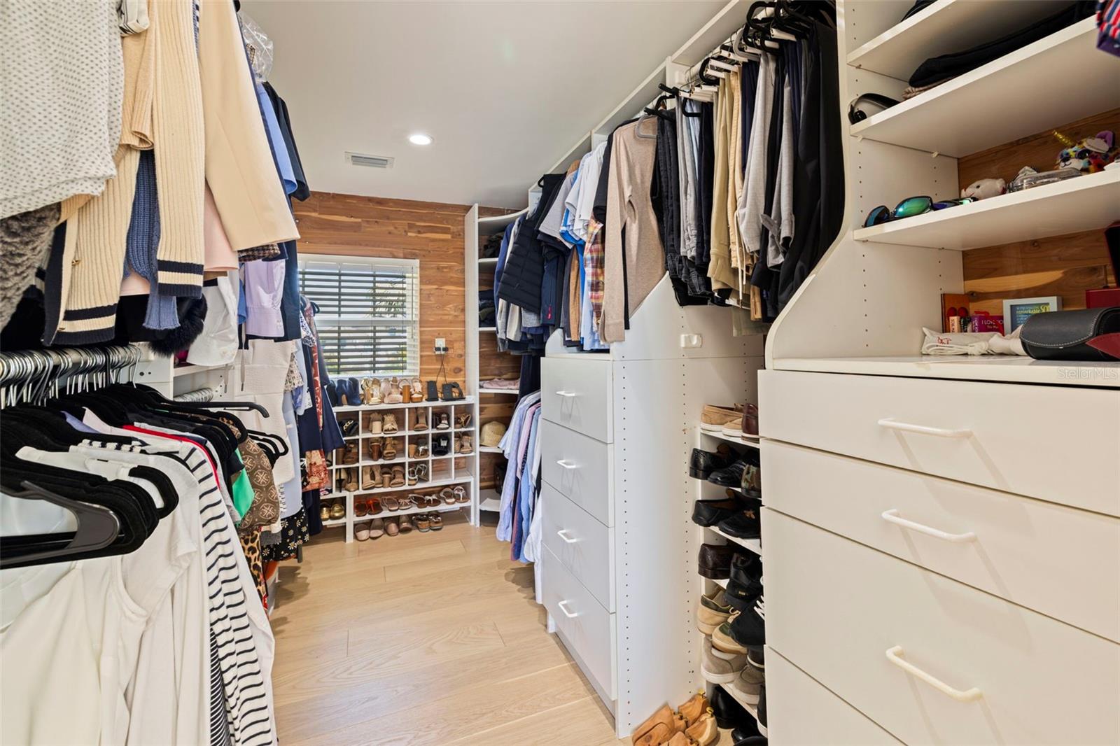 BAY COLONY ESTATES - Residential