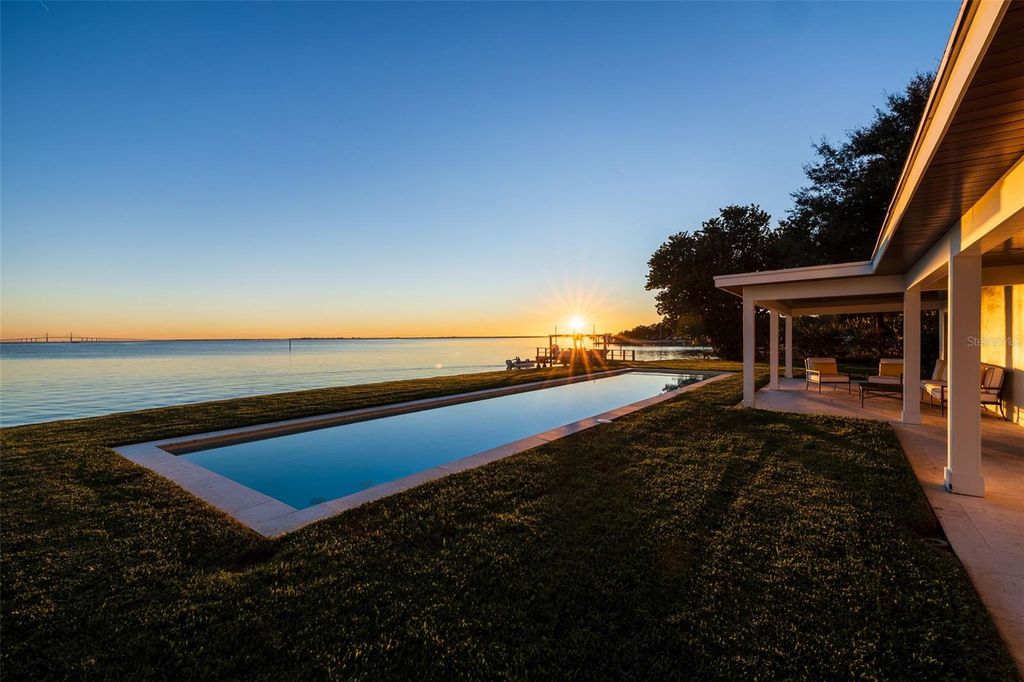 Photo of 218 Colony Point Road S, St Petersburg, FL 33705 (MLS # TB8468622)