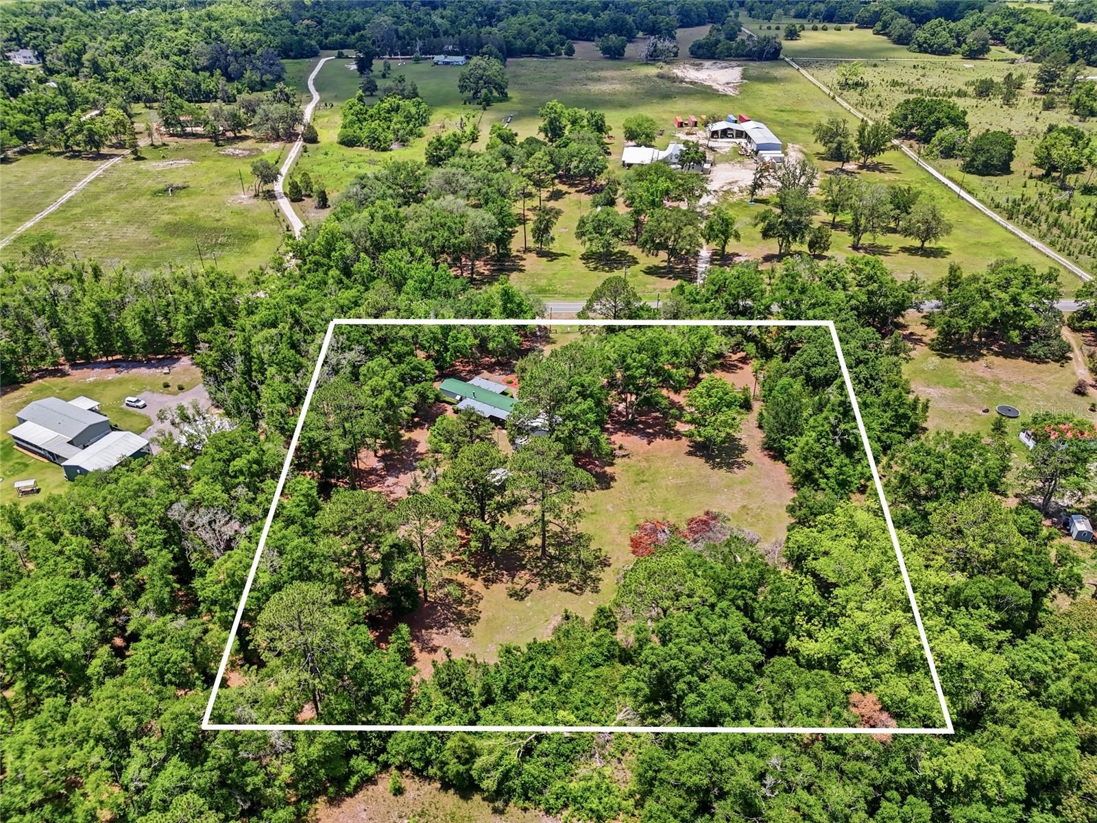 MINI FARM COUNTRY ESTATES - Residential