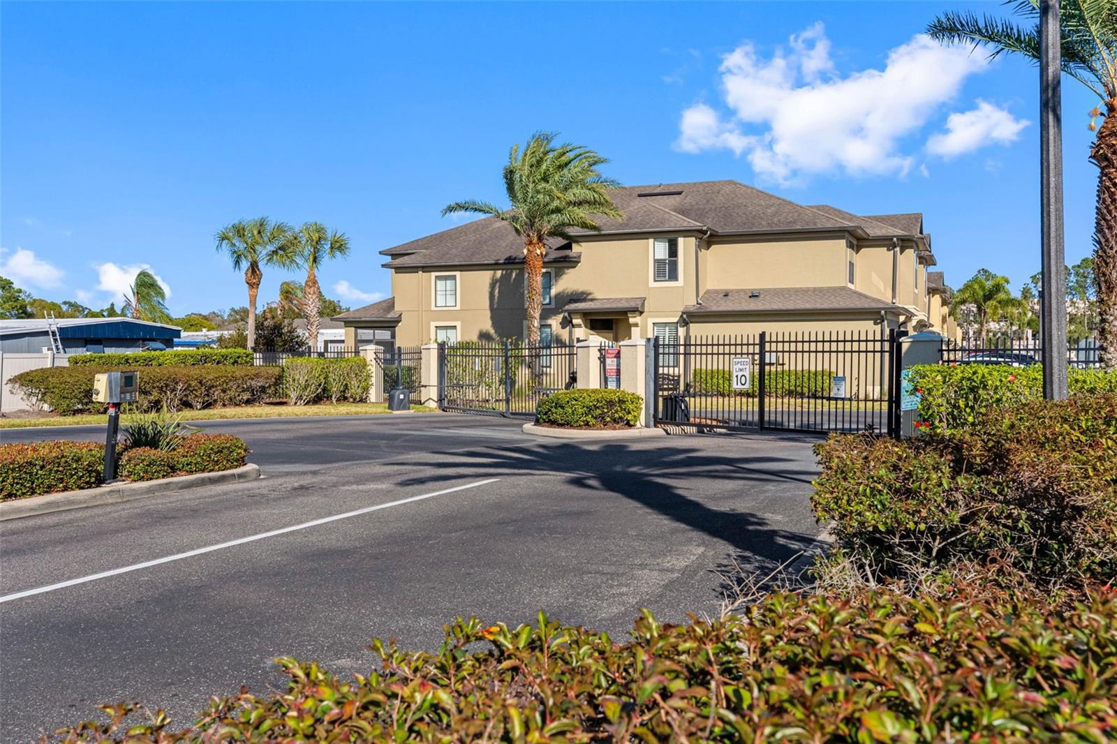 BAY ISLE LANDINGS - Residential