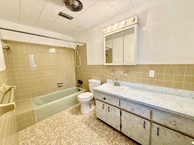 SUNSHINE ACRES - Residential Lease