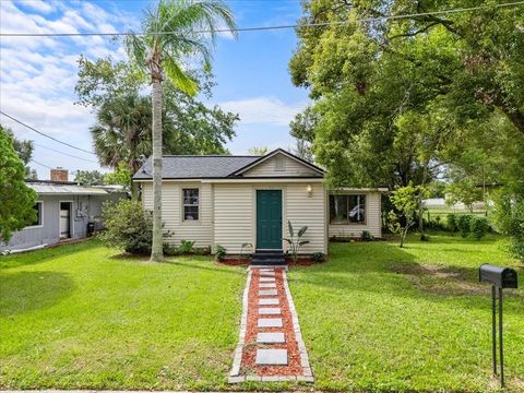 Photo of 1614 Verona Street, Kissimmee, FL 34741 (MLS # O6350193)