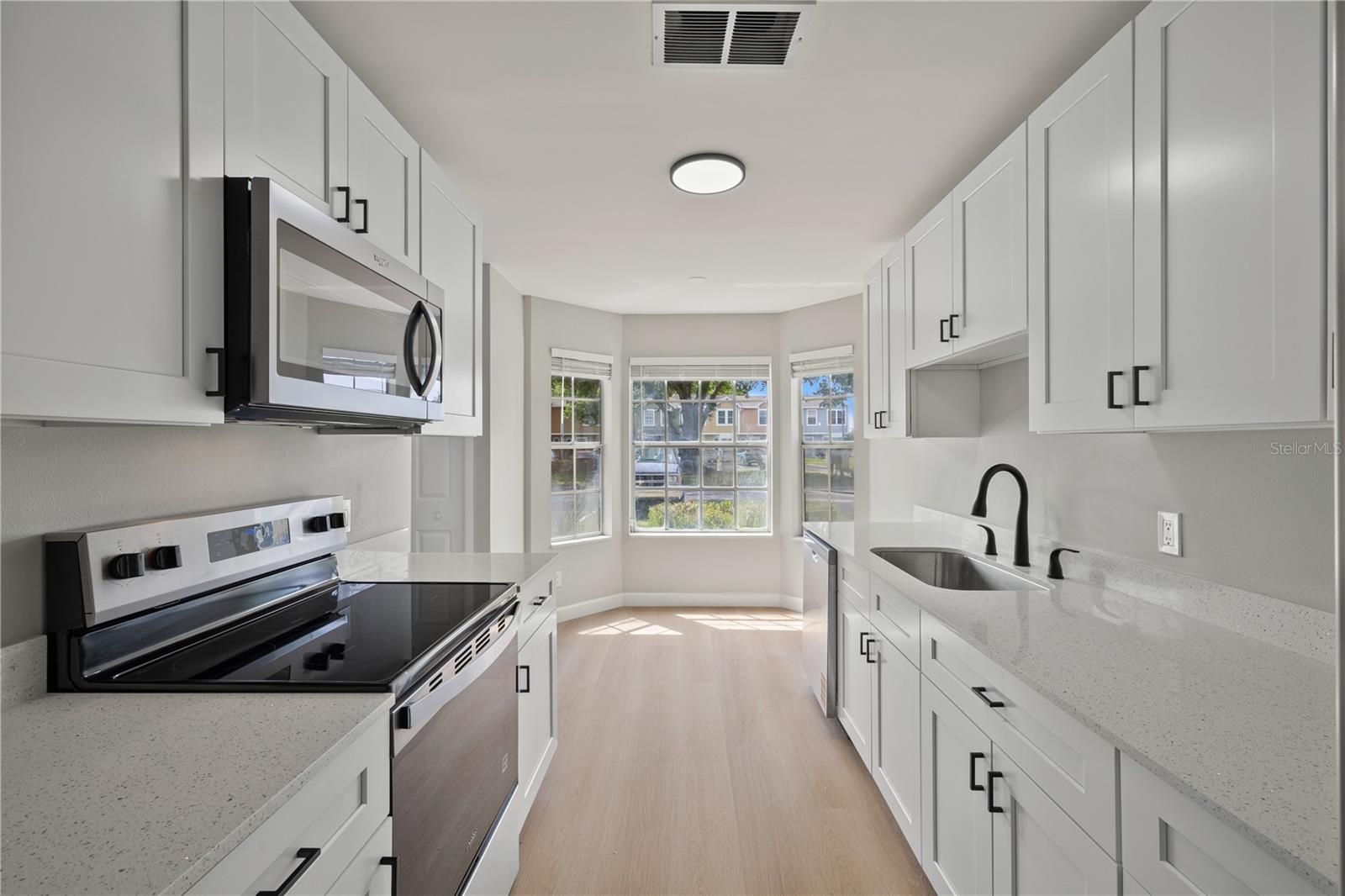 WHISPER LAKES - Residential