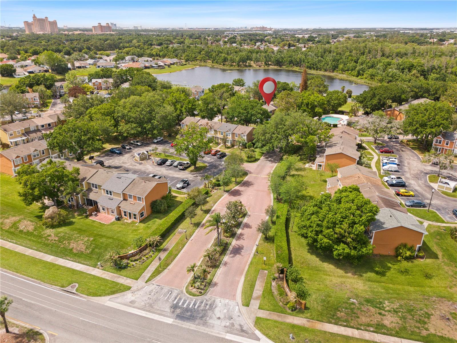 WHISPER LAKES - Residential