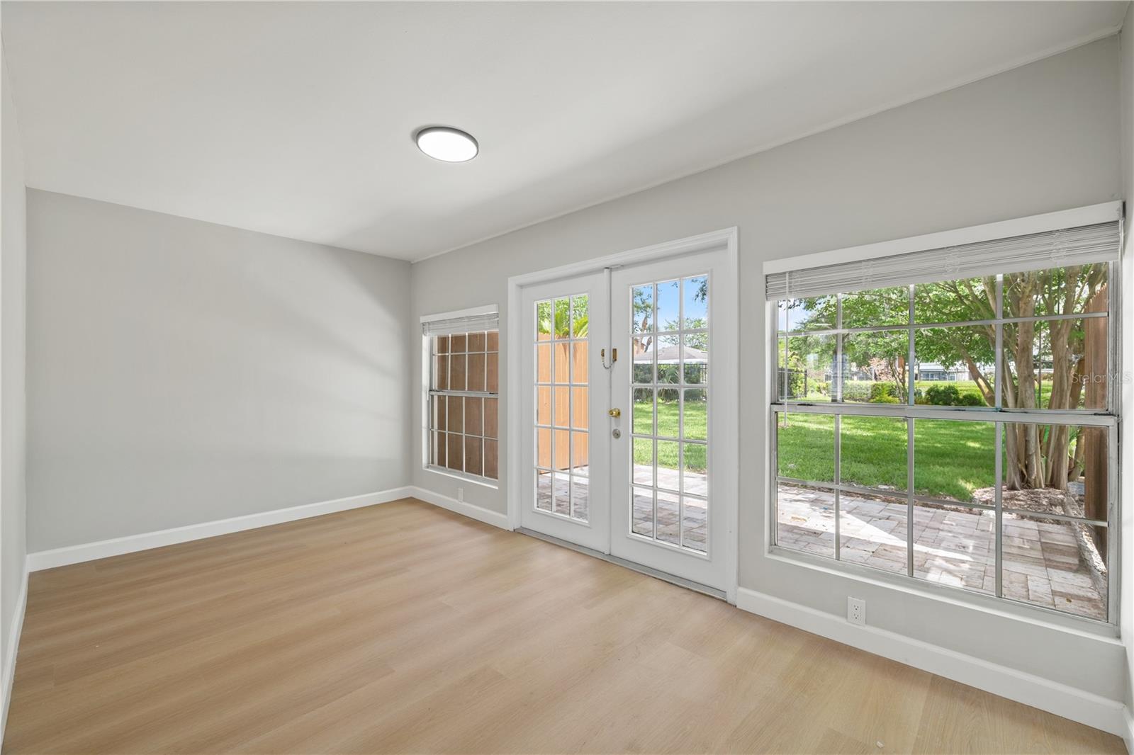 WHISPER LAKES - Residential