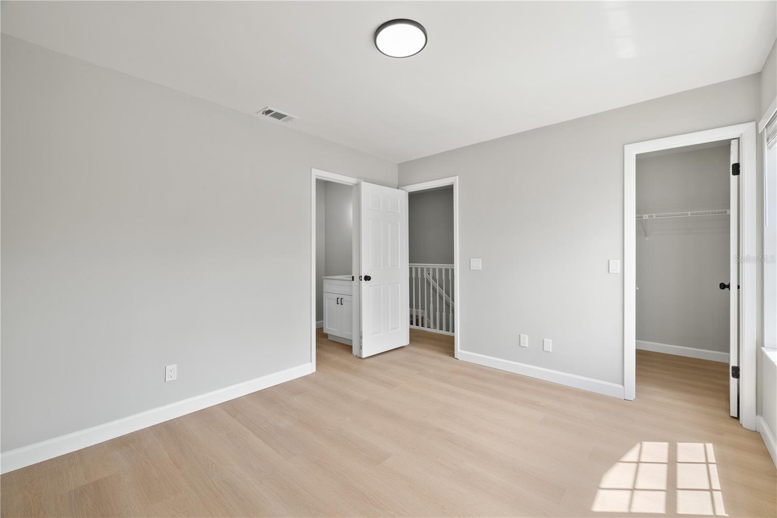 WHISPER LAKES - Residential