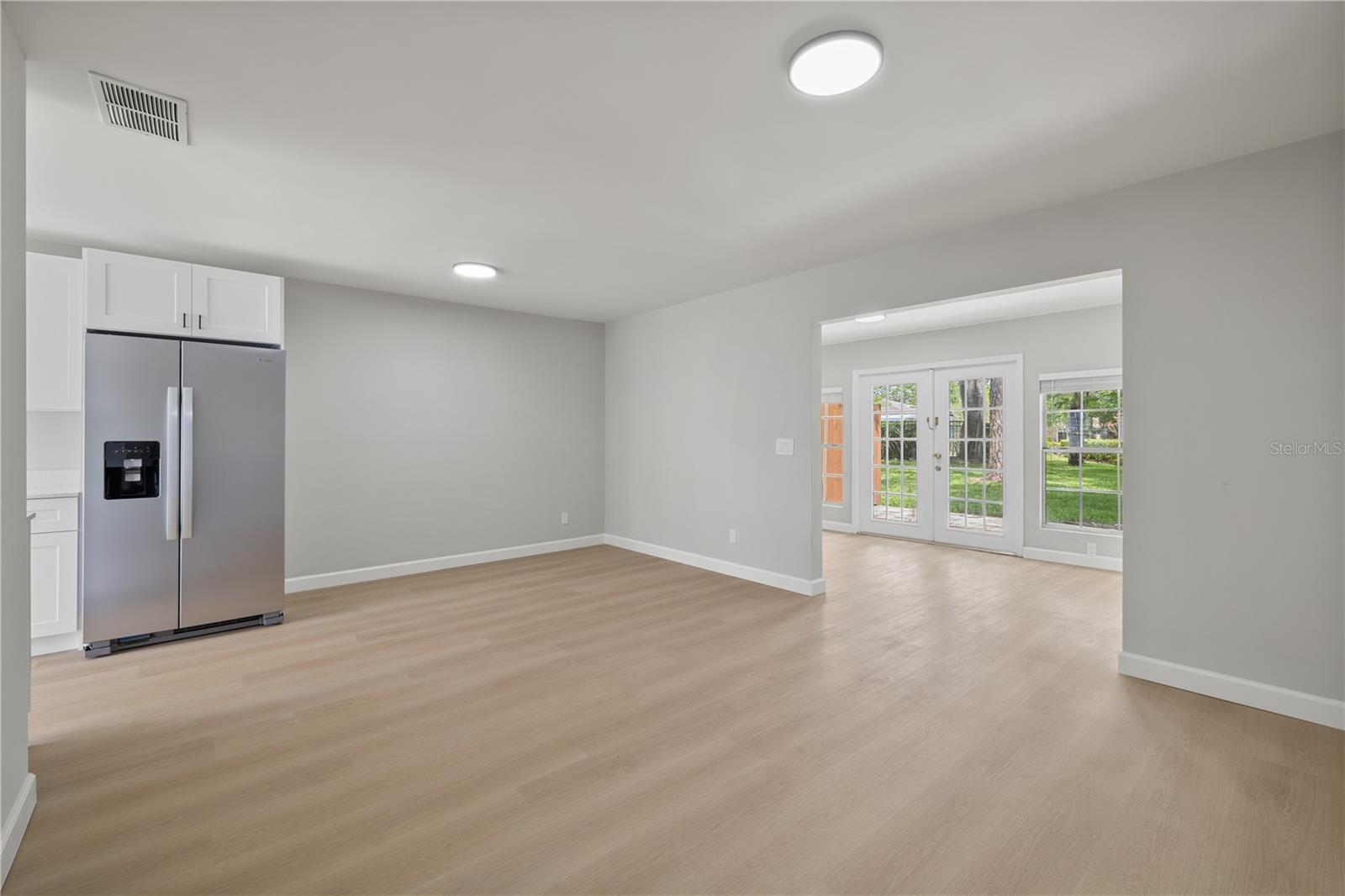 WHISPER LAKES - Residential