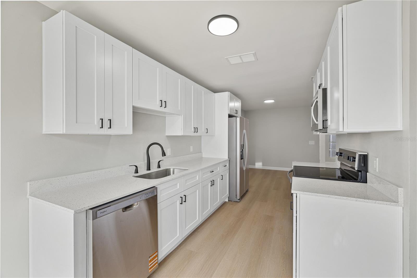 WHISPER LAKES - Residential