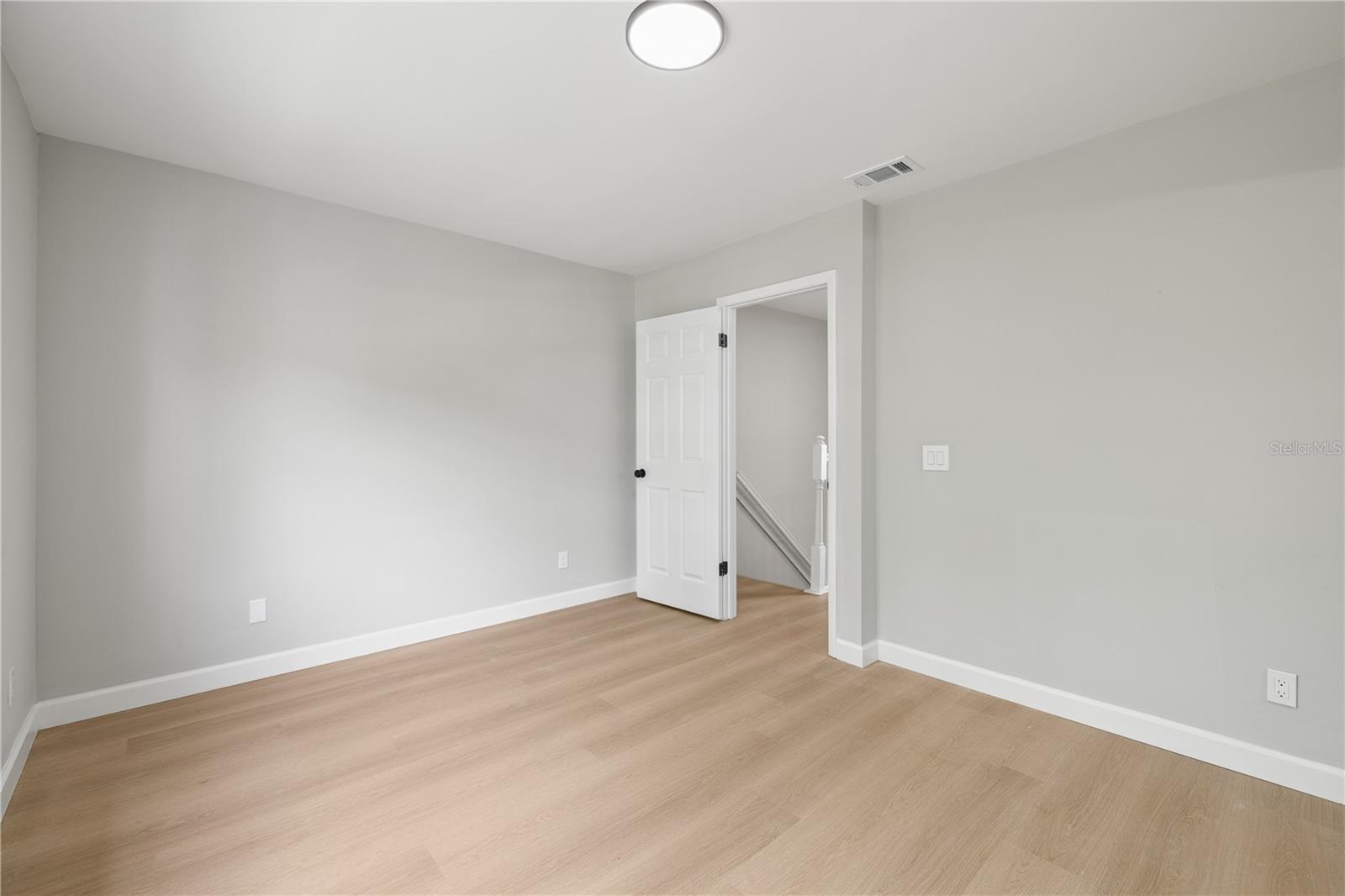 WHISPER LAKES - Residential