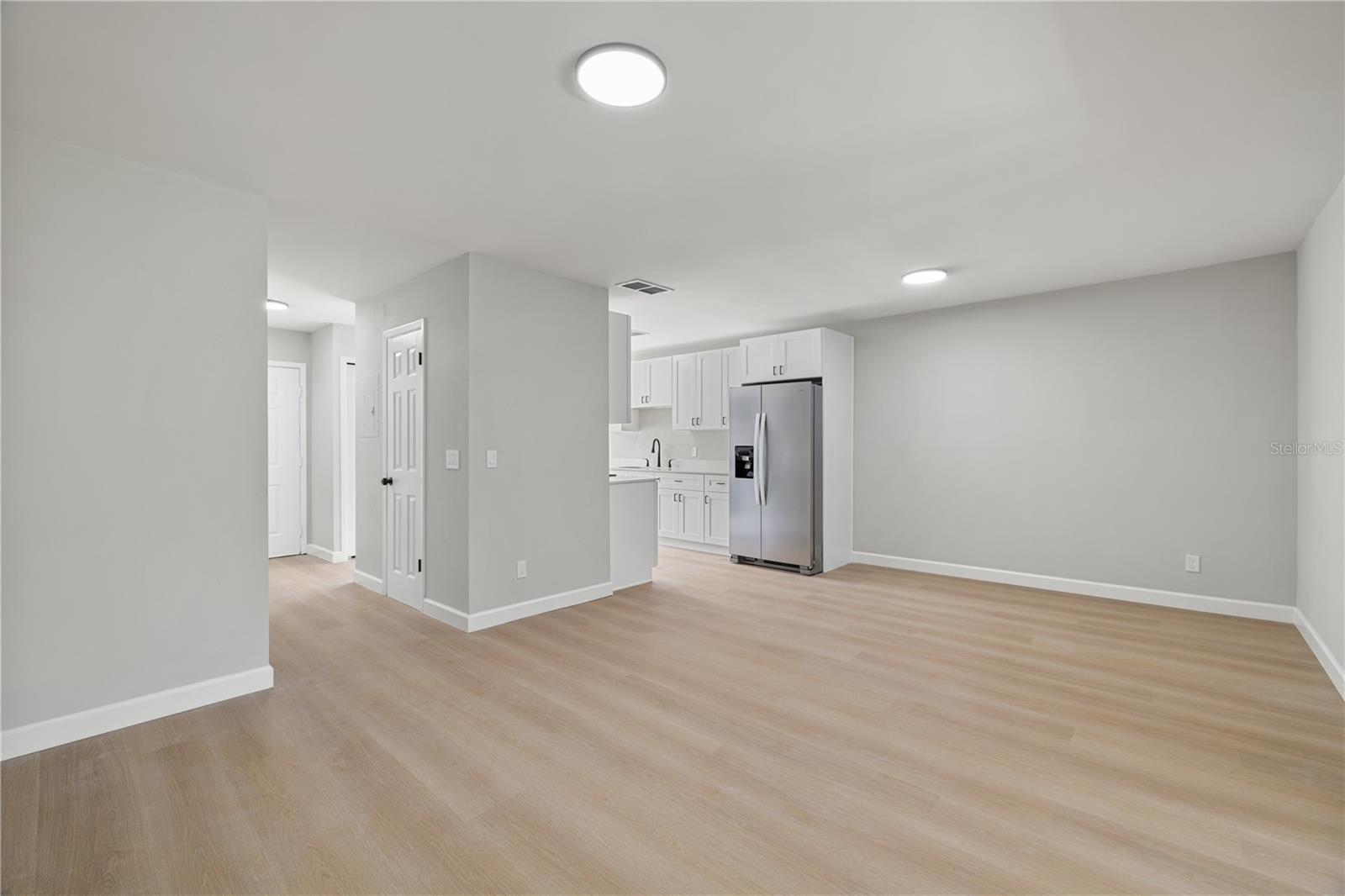 WHISPER LAKES - Residential