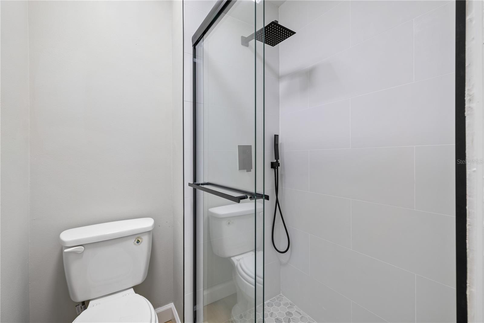 WHISPER LAKES - Residential