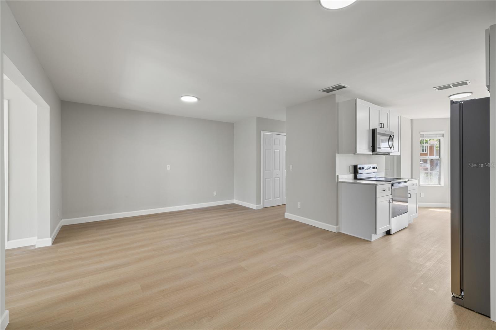 WHISPER LAKES - Residential