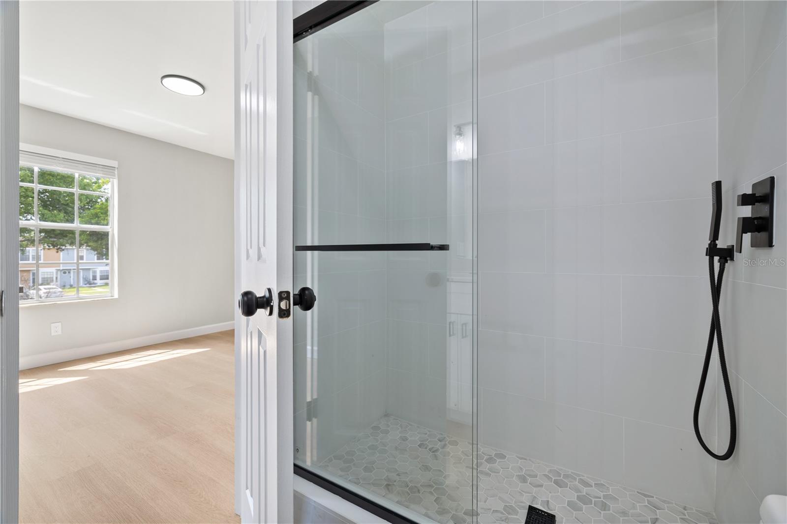 WHISPER LAKES - Residential