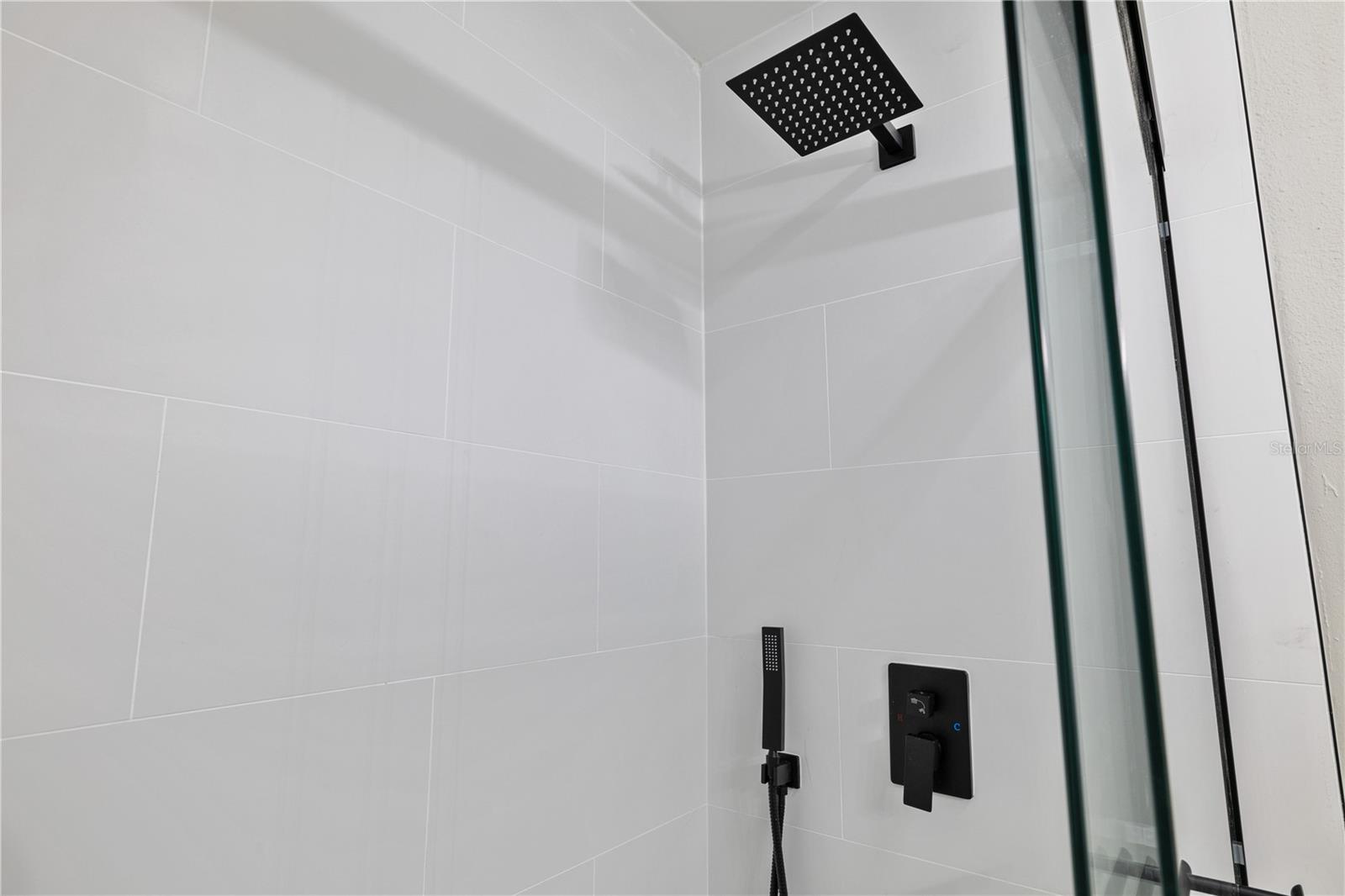 WHISPER LAKES - Residential