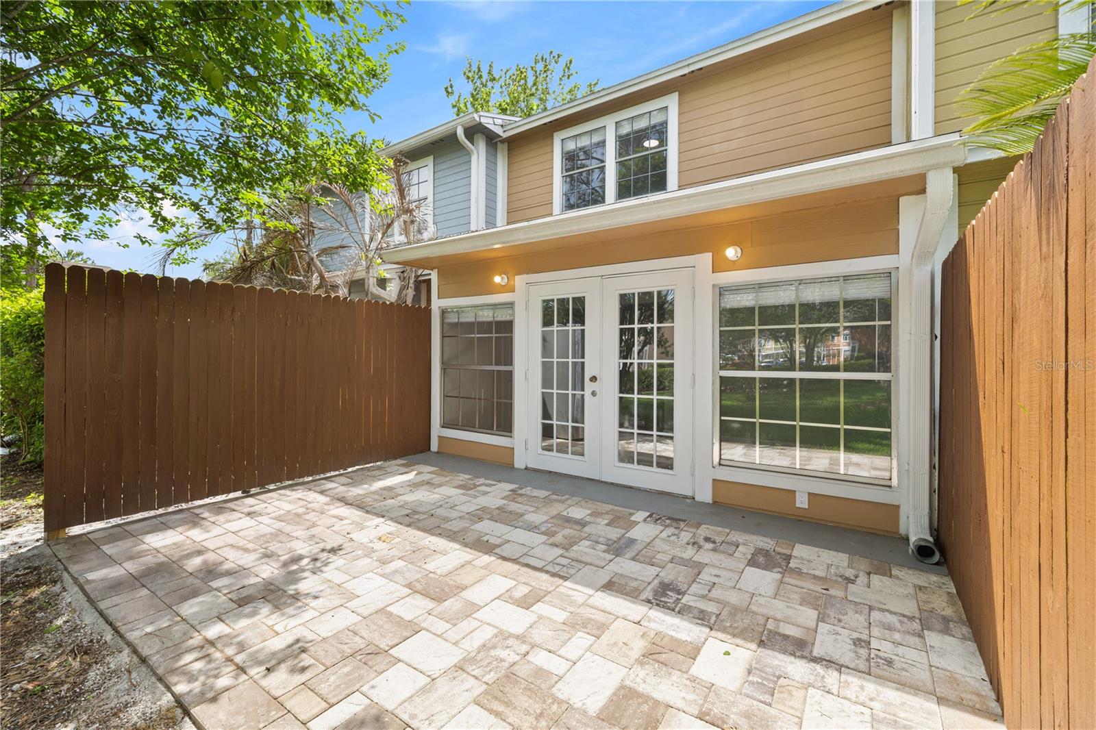 WHISPER LAKES - Residential