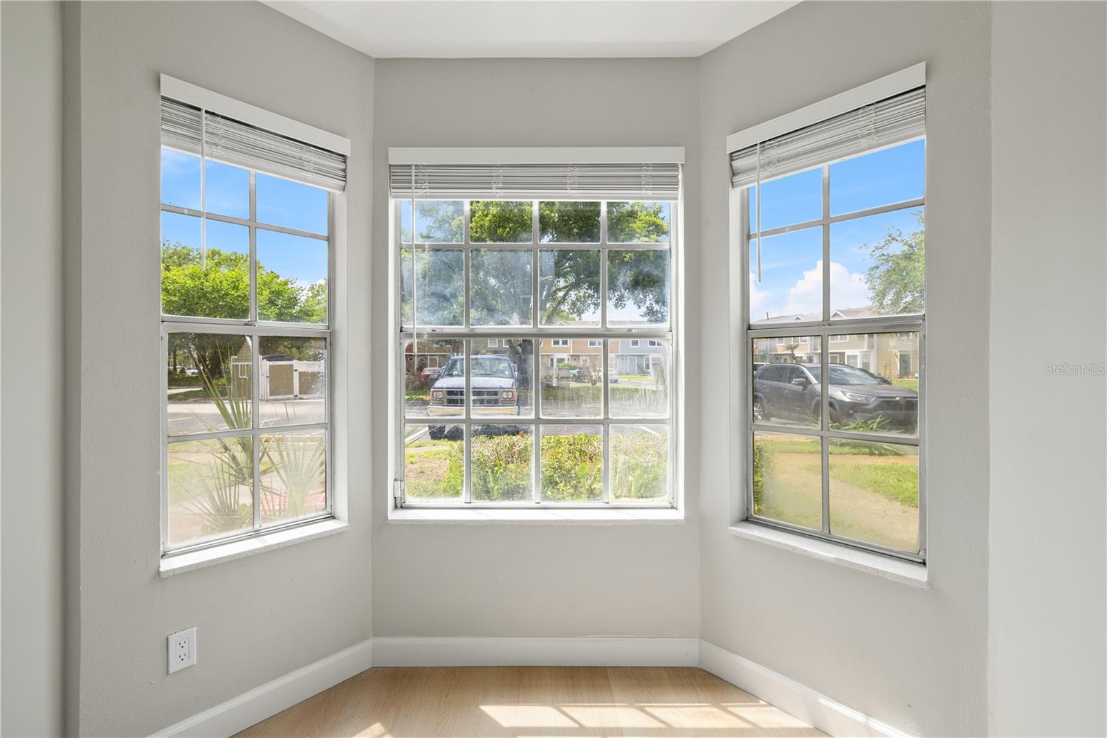 WHISPER LAKES - Residential