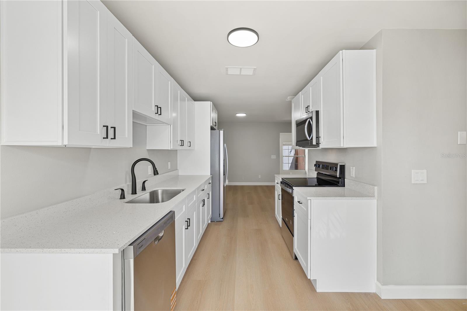 WHISPER LAKES - Residential