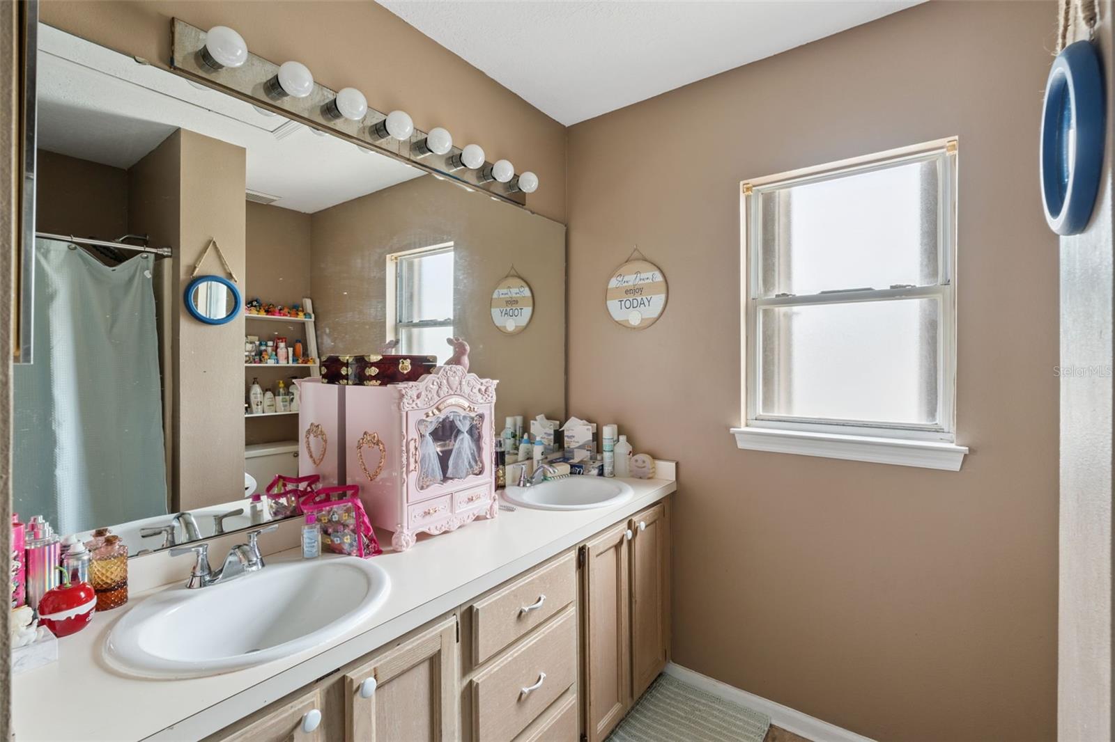 DEER RUN UNIT 12B - Residential