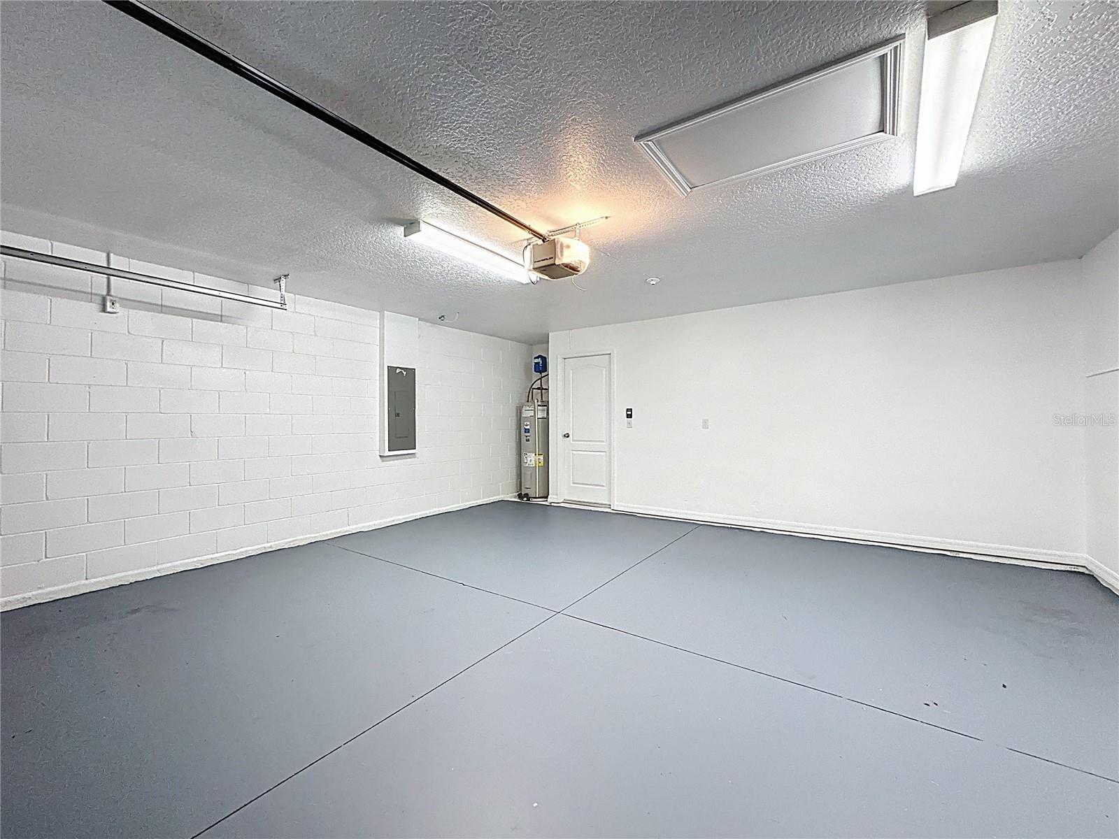 SUNRISE LAKES PH III SUB - Residential Lease