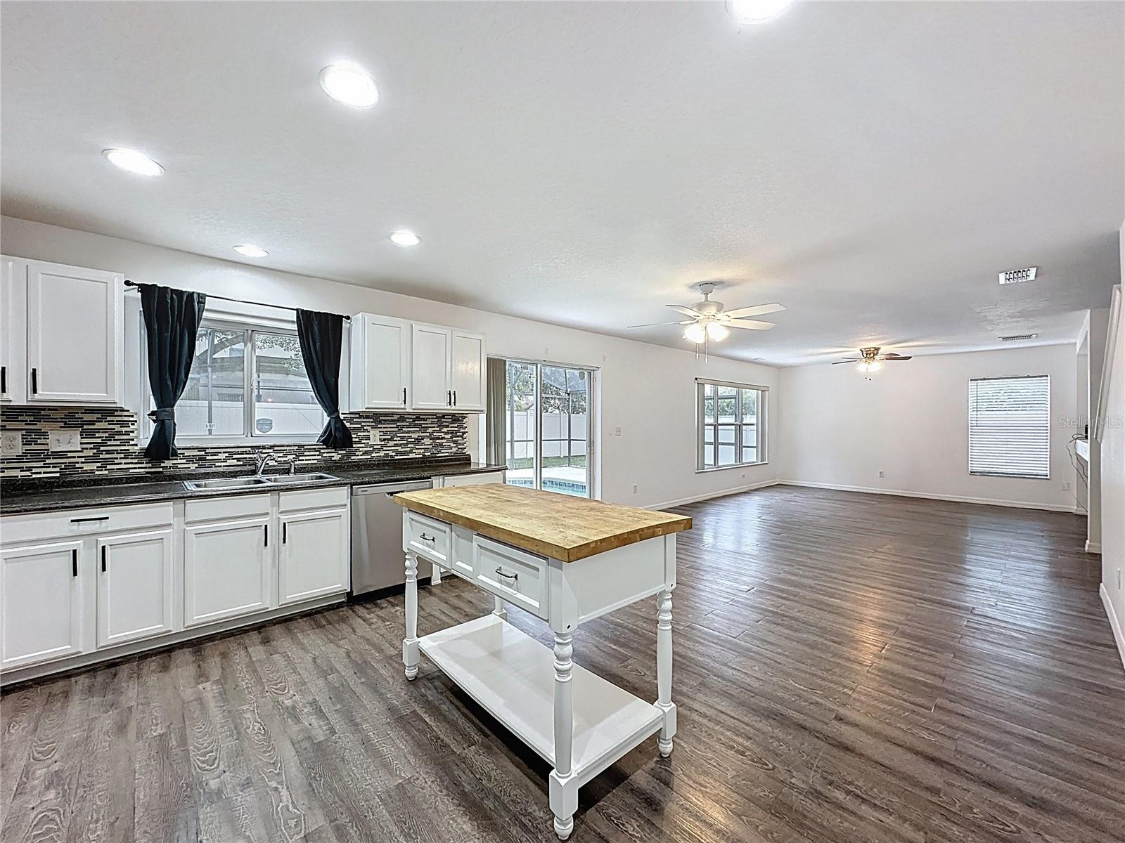 SUNRISE LAKES PH III SUB - Residential Lease