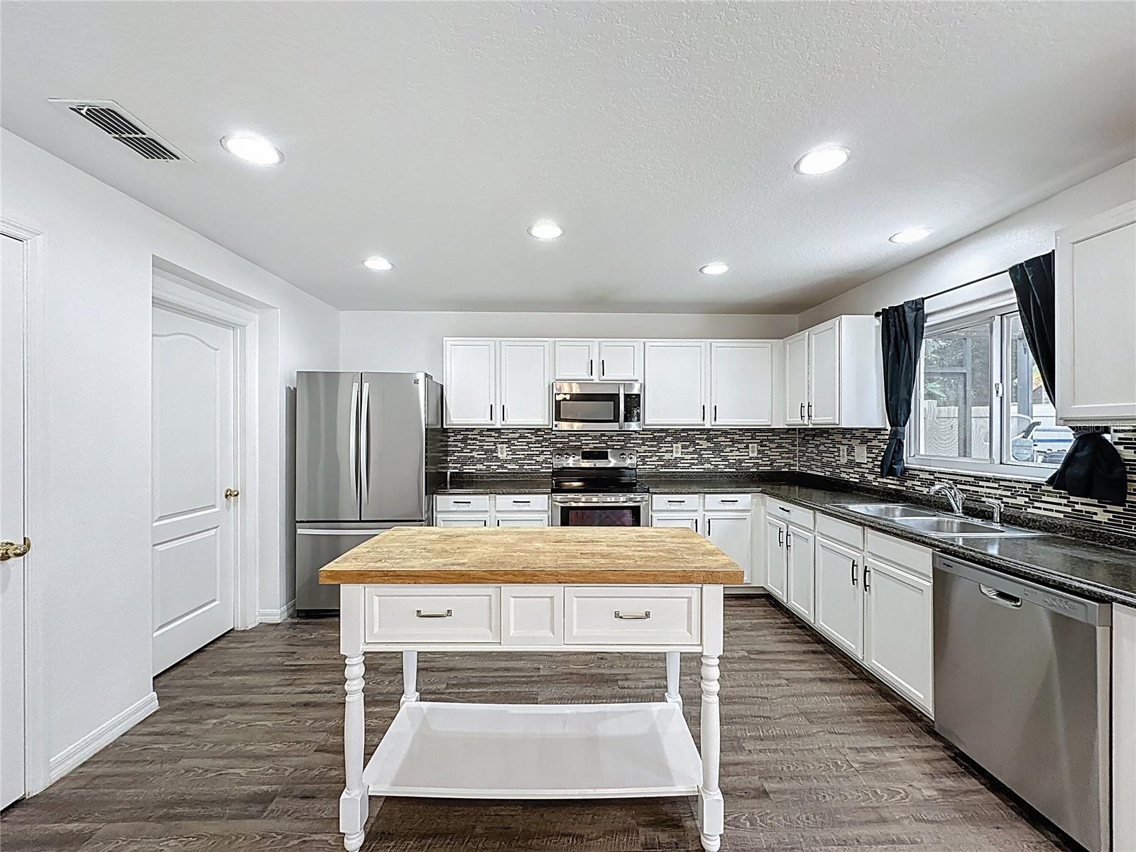 SUNRISE LAKES PH III SUB - Residential Lease