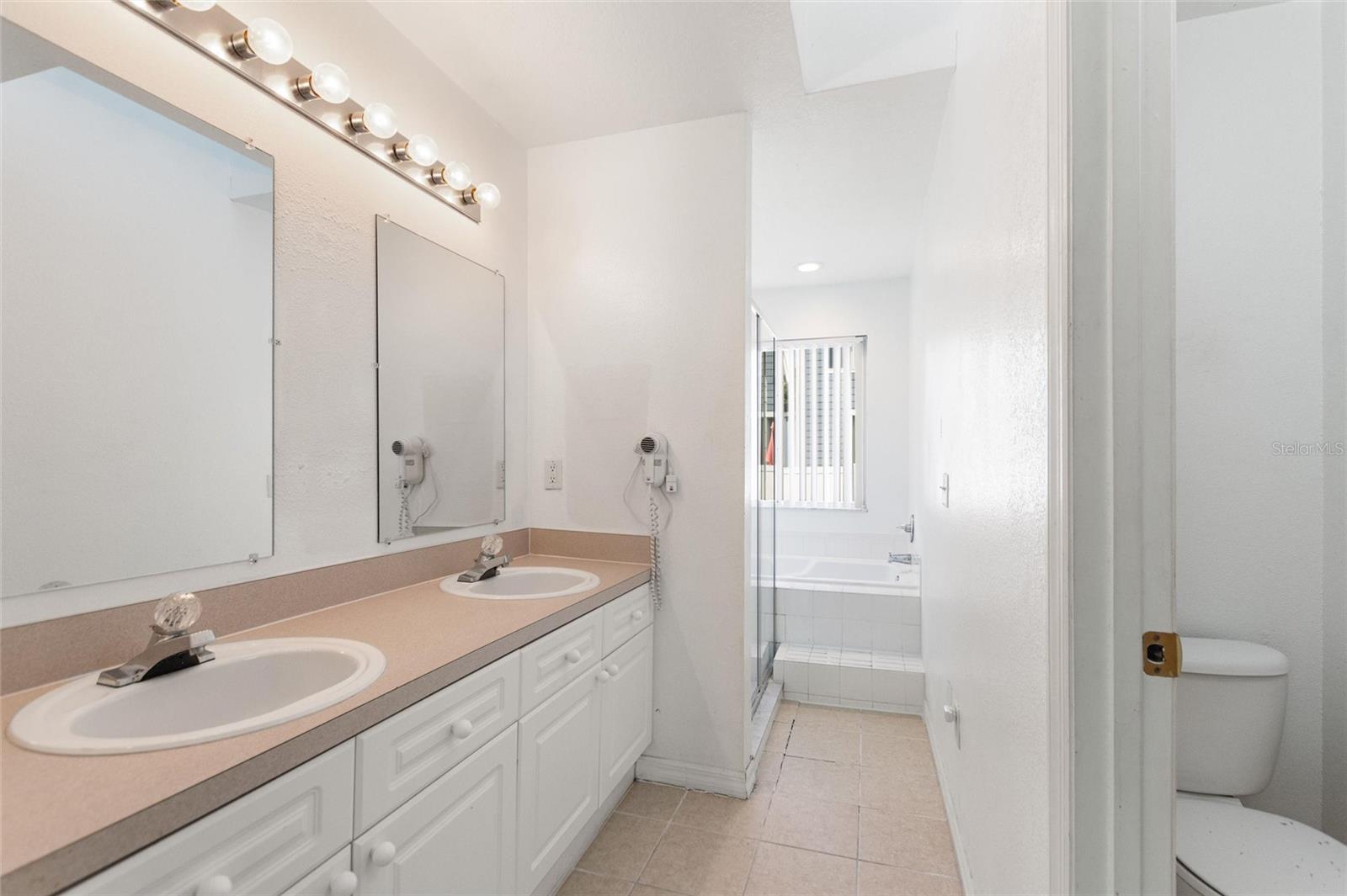 ISLAND CLUB WEST PH 01 - Residential Lease