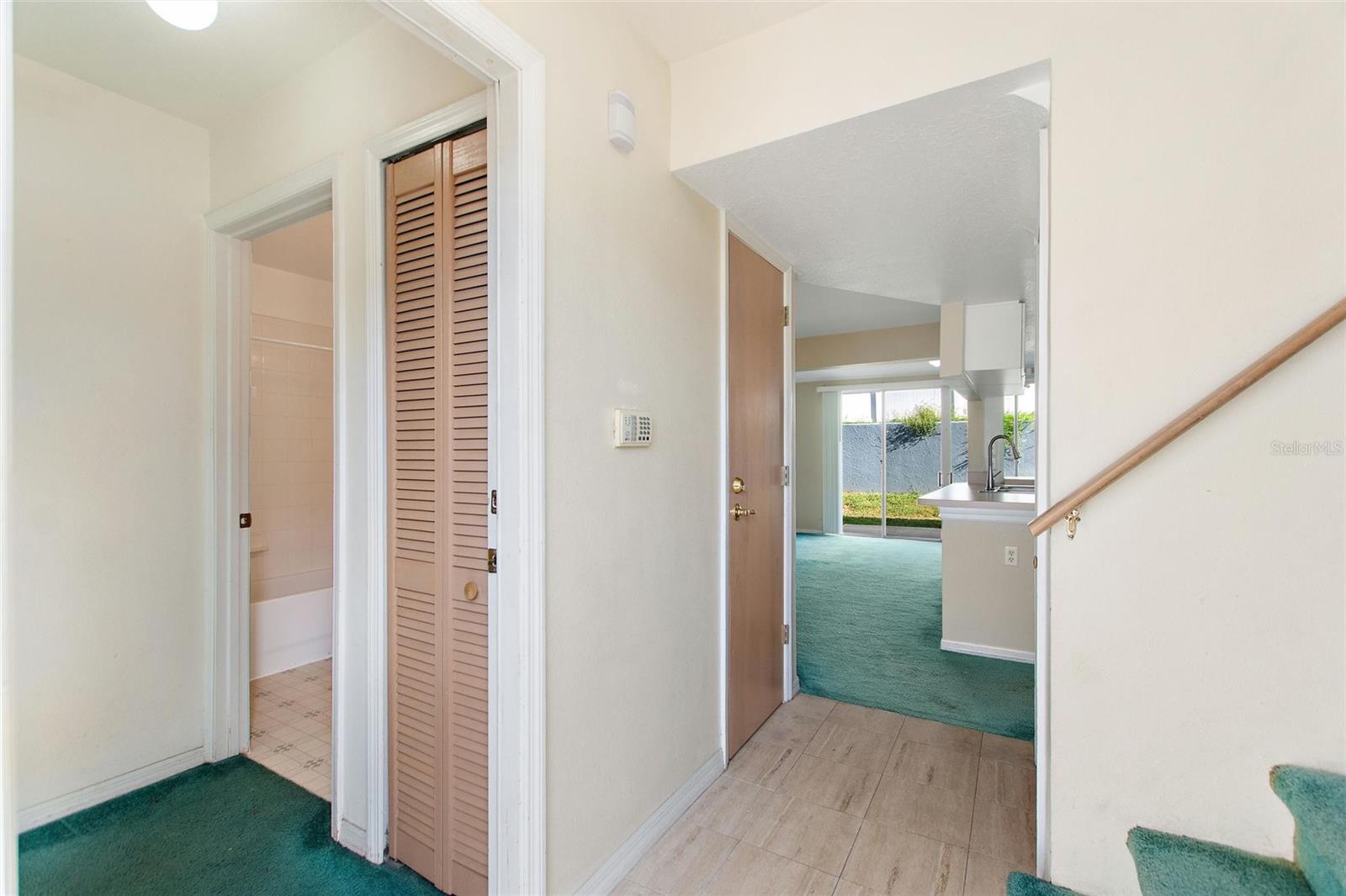 ISLAND CLUB WEST PH 01 - Residential Lease