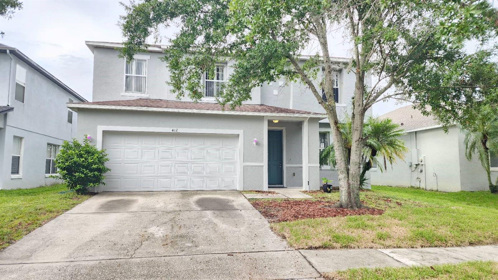 Located at Remington golf community, single home with golf view in the back yard. This spacious 4-bedroom, 2.5-bathroom plus a big loft upstairs with 2 car garage, new carpet and new walls paint. over 2800 heated sft. wood floor downstairs. All appliance stay, including a refrigerator, microwave, range oven, washer dryer and dishwasher. This property offers easy access to grocery stores, schools, restaurants, and retail outlets, enhancing your daily lifestyle.
The golf community offering great amenities including a community pool, fitness center, tennis courts, playground, and more. Just a short drive to world-famous attractions, hospitals, and shopping centers.