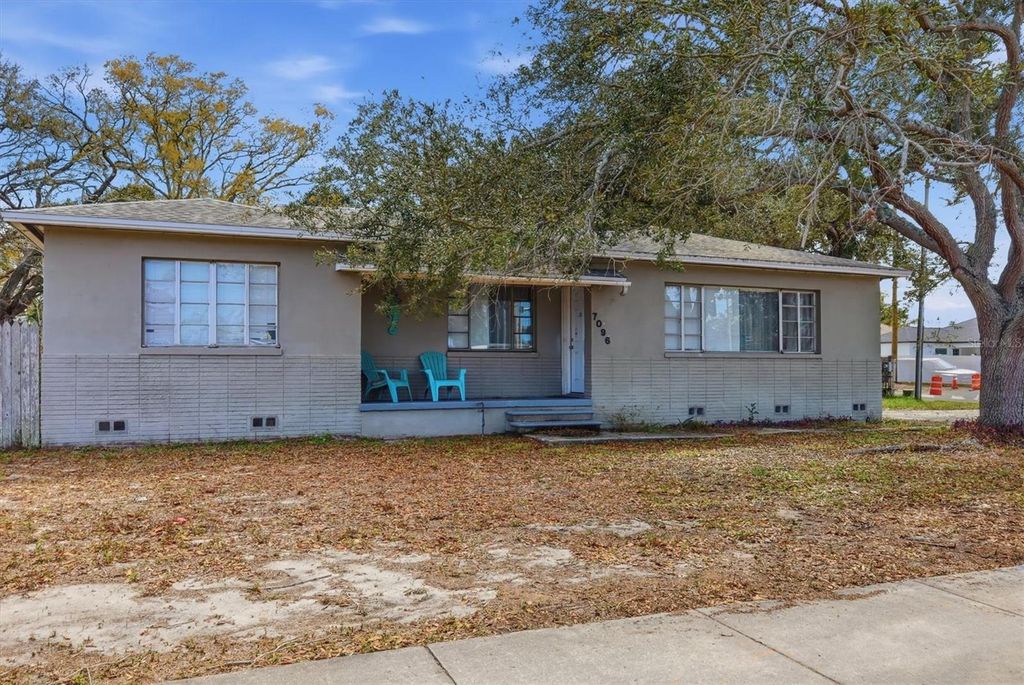 Photo of 7096 54th Avenue N, St Petersburg, FL 33709 (MLS # TB8481904)