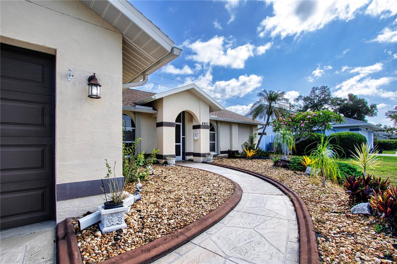 EMERALD GARDENS - Residential