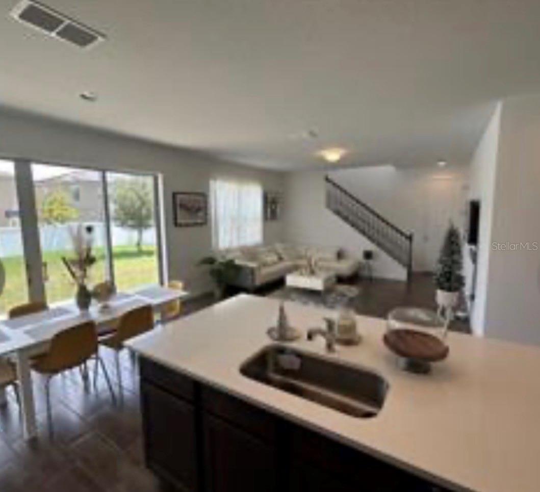 680 MEADOW POINTE DRIVE