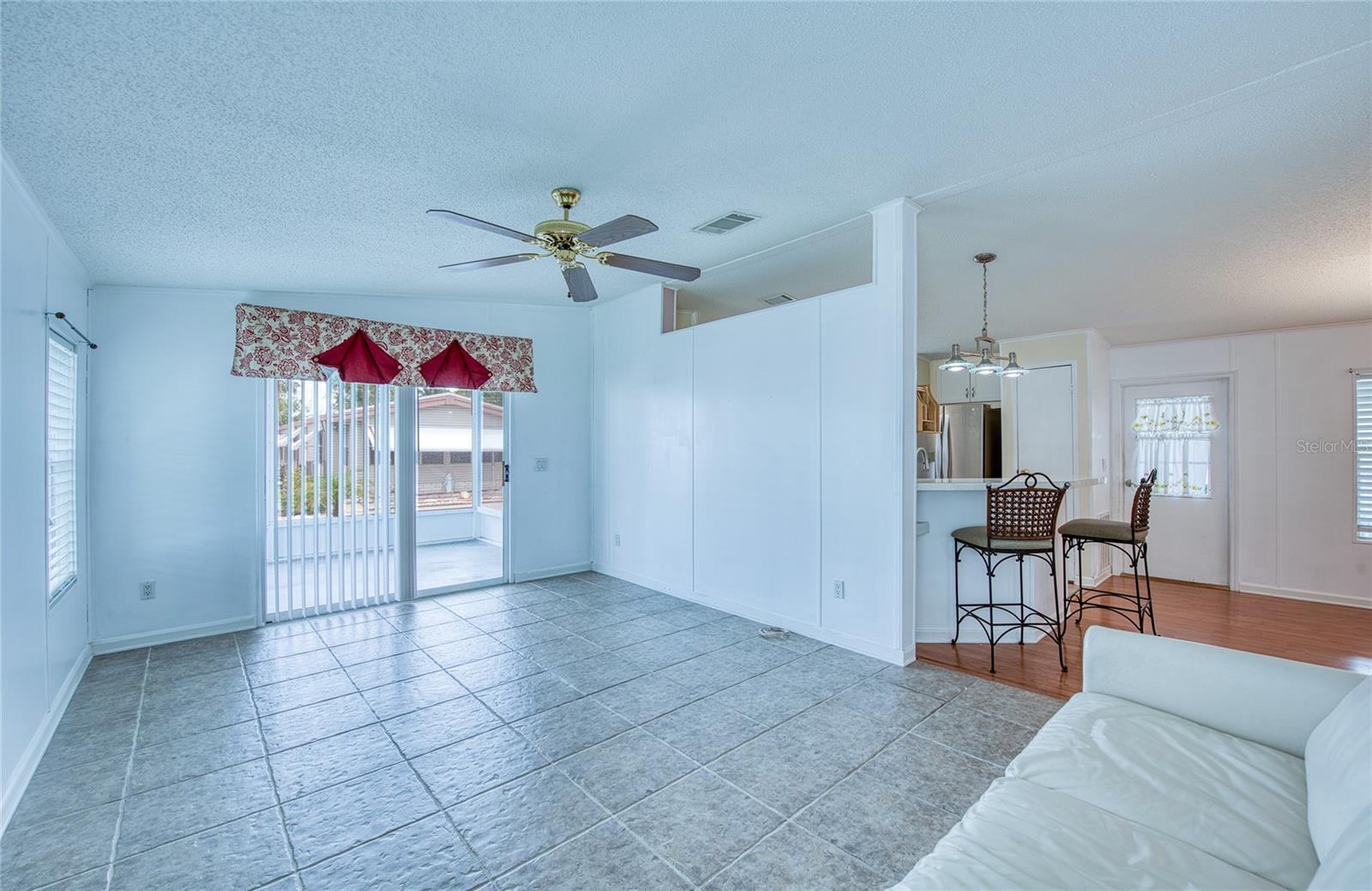 82 PELICAN DRIVE N