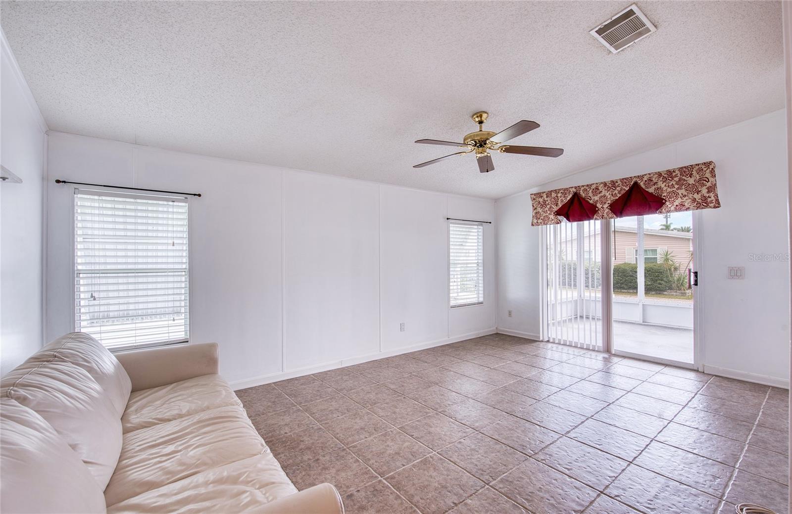 82 PELICAN DRIVE N