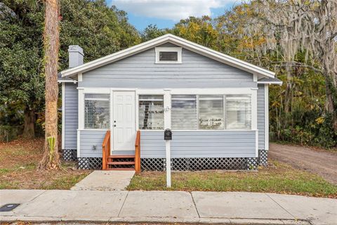 A home in DELAND