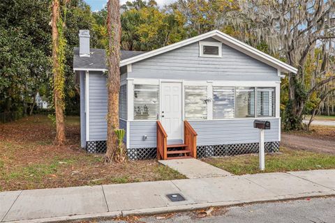 A home in DELAND