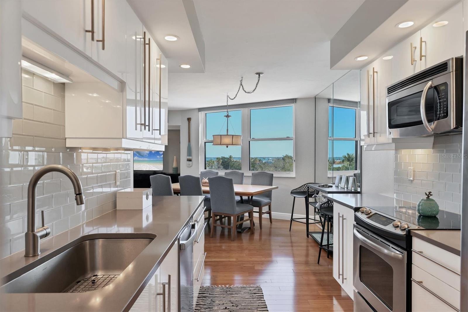 PRIVATEER SOUTH - Residential