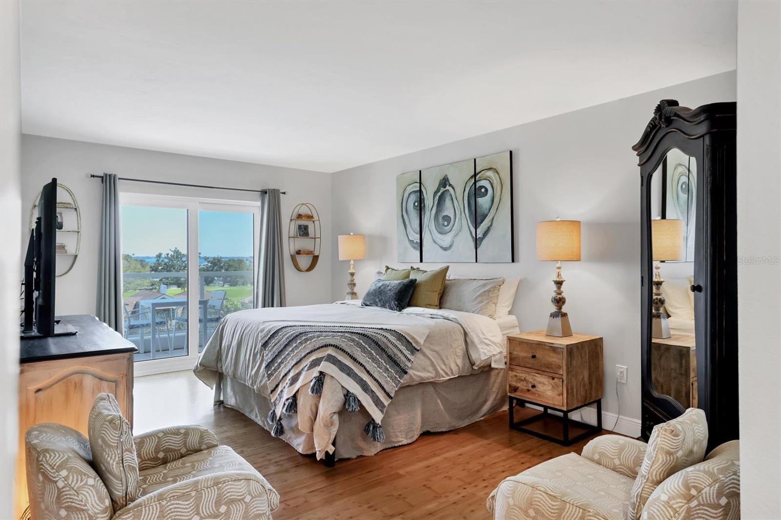 PRIVATEER SOUTH - Residential