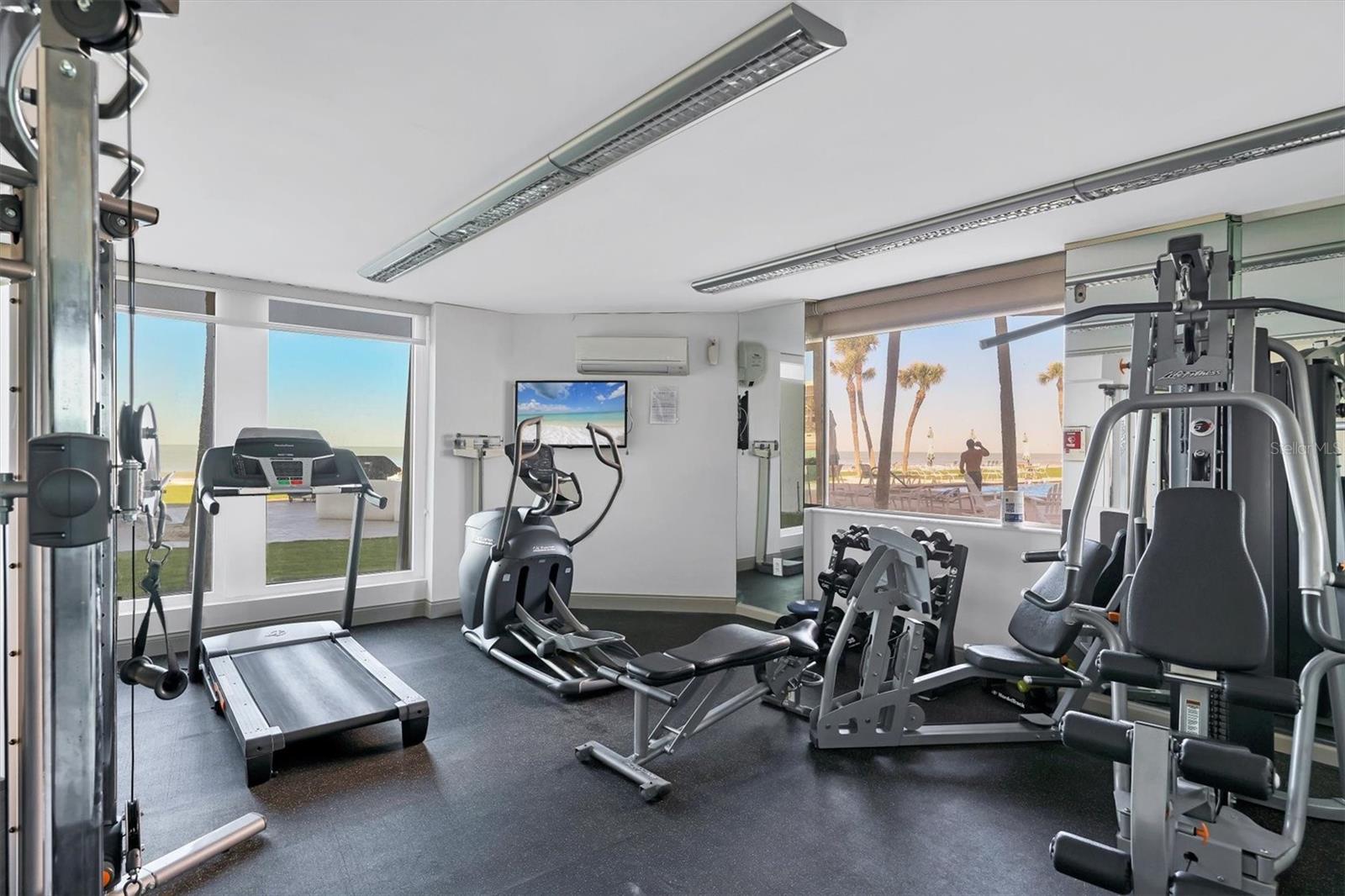 PRIVATEER SOUTH - Residential