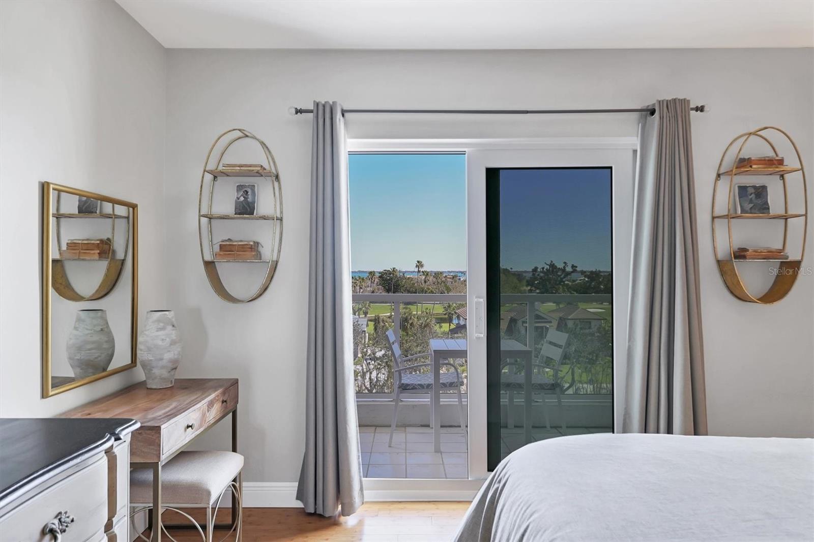 PRIVATEER SOUTH - Residential