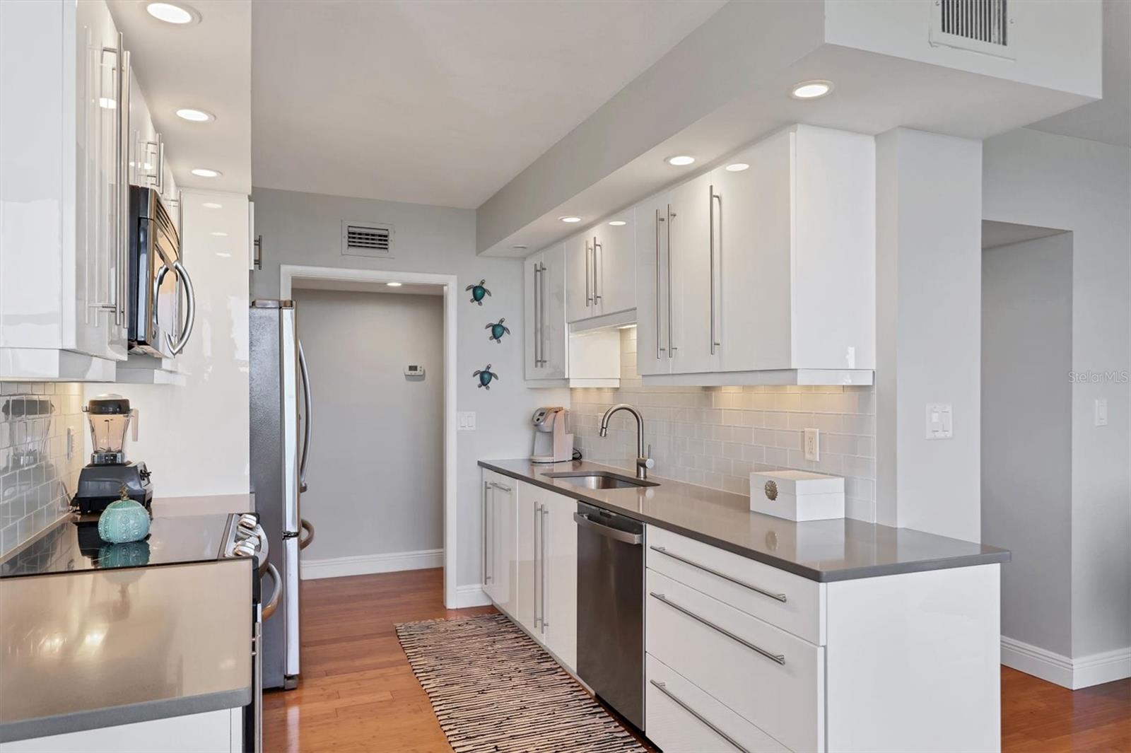 PRIVATEER SOUTH - Residential