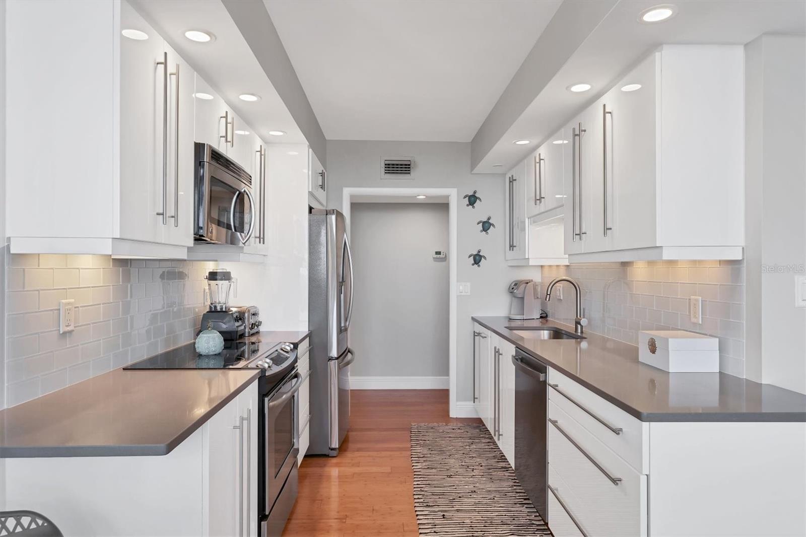 PRIVATEER SOUTH - Residential