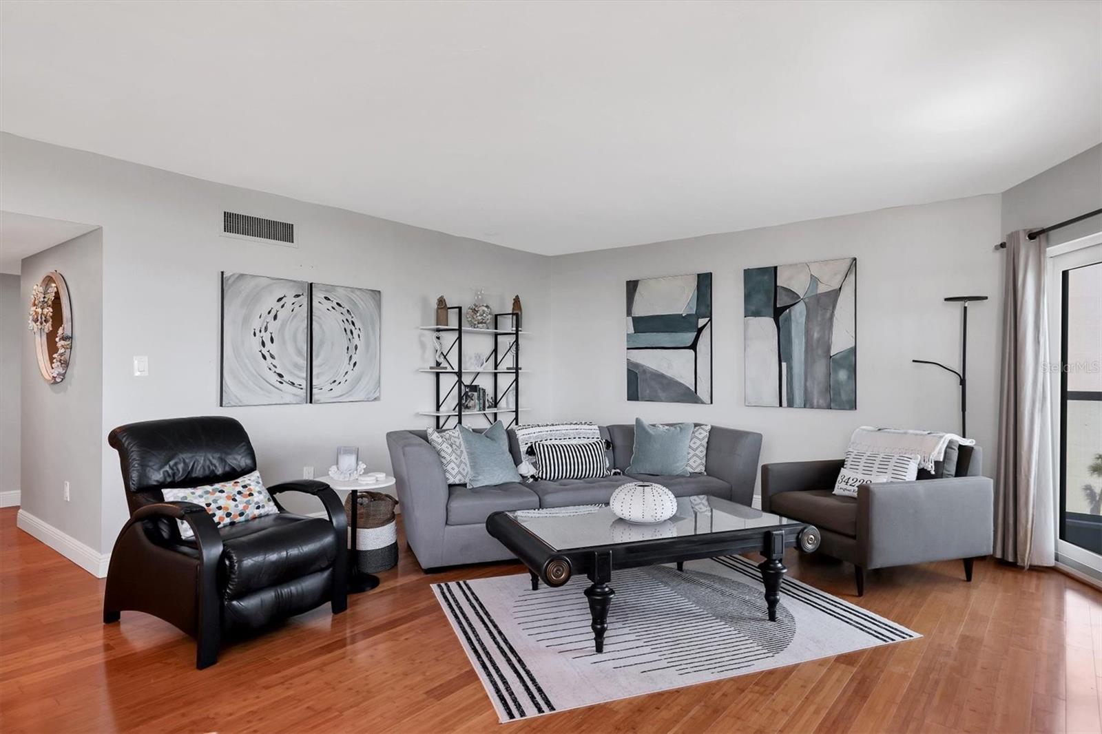 PRIVATEER SOUTH - Residential