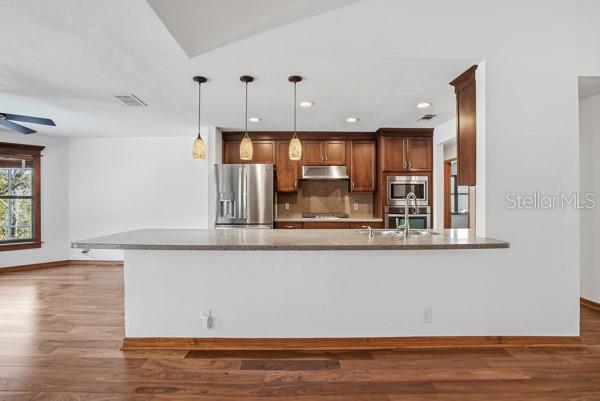 WEYBRIDGE WOODS - Residential