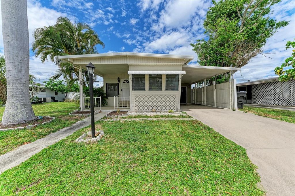 Photo of 709 50th Avenue Terrace W, Bradenton, FL 34207 (MLS # A4689409)