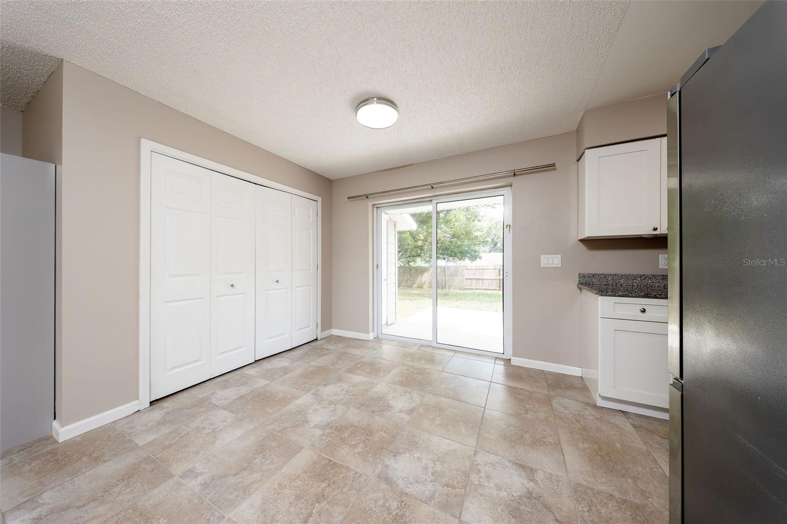 TWIN LAKE FOREST - Residential