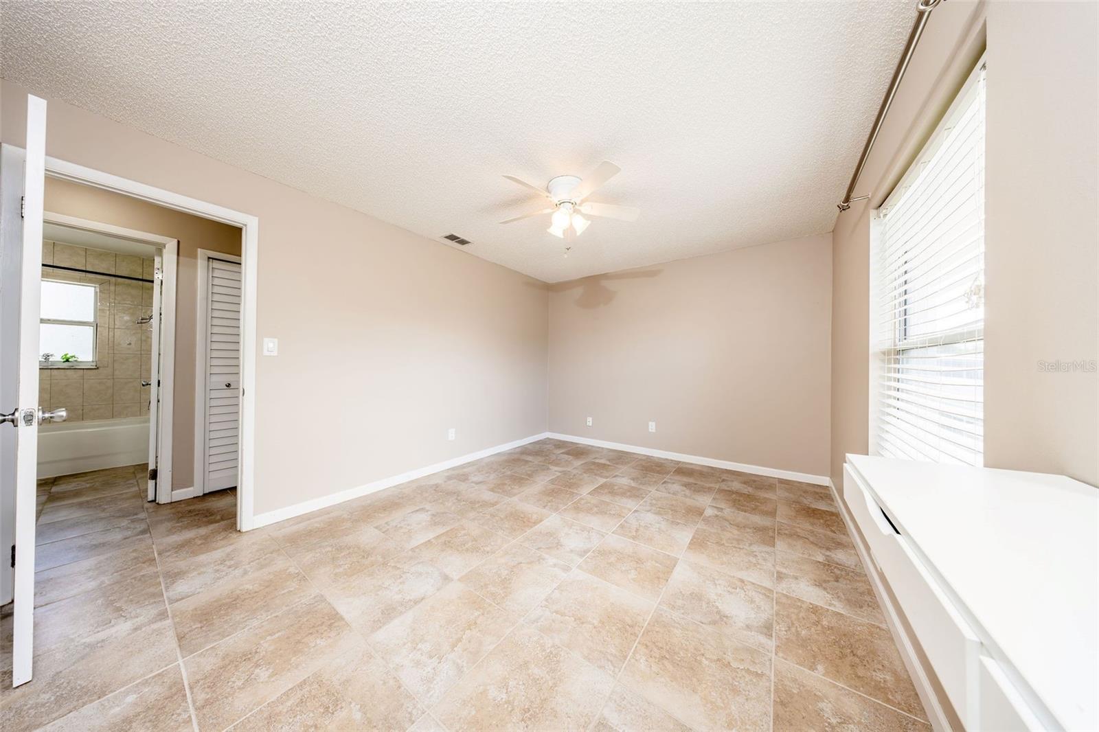 TWIN LAKE FOREST - Residential